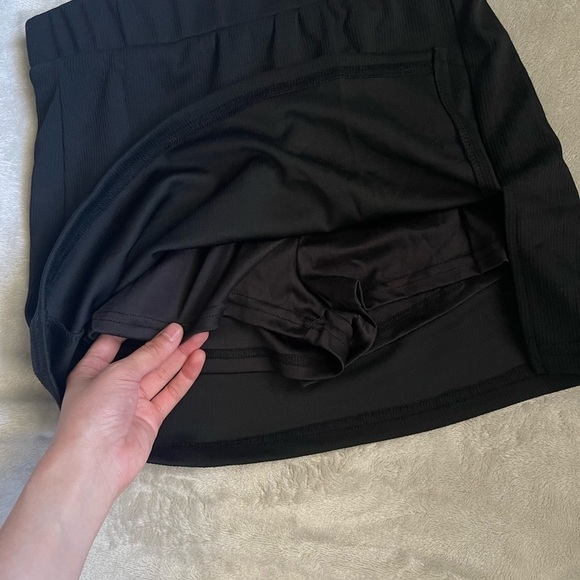 NWOT Slit Thigh Black Skort - Picture 3 of 4